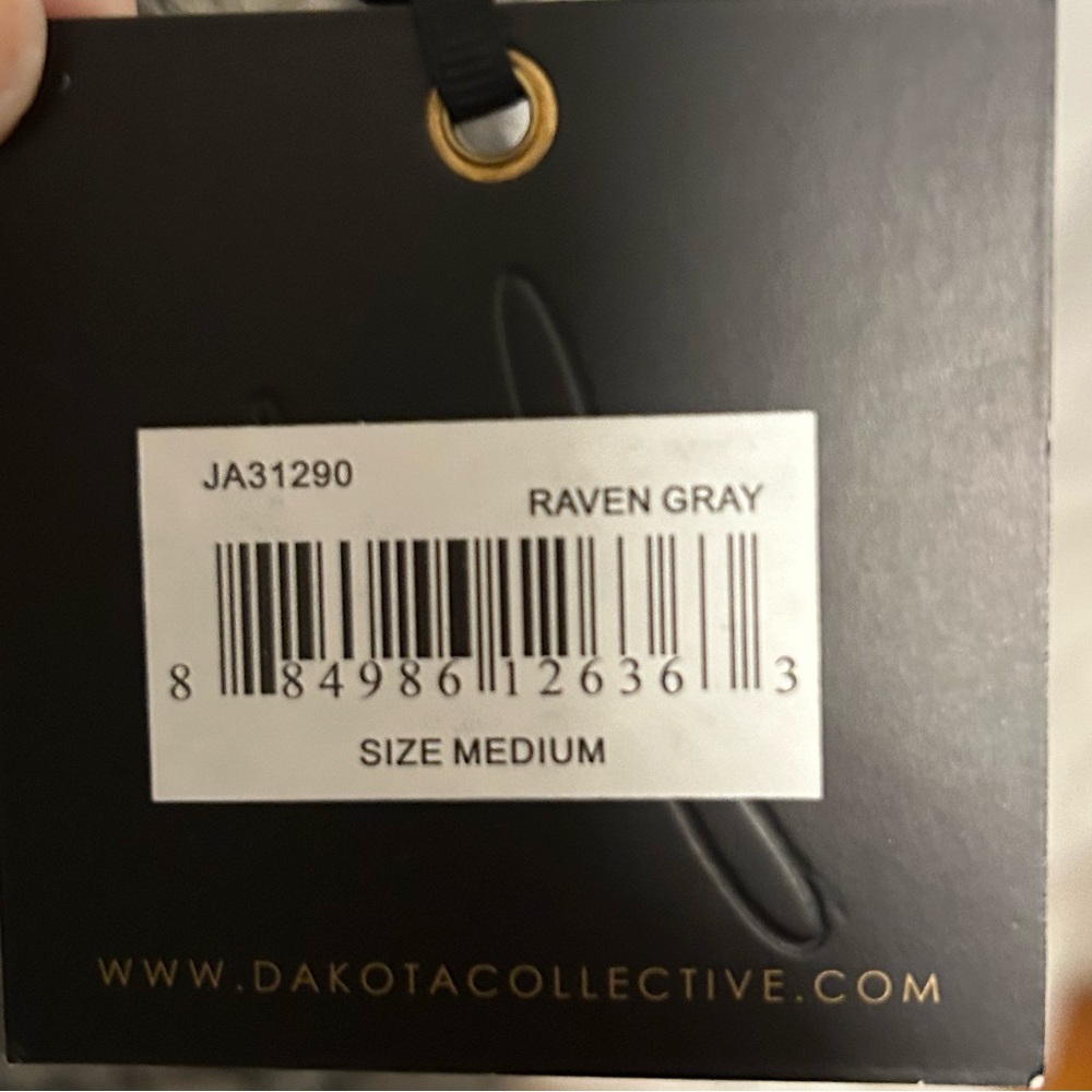 NWT Jack by BB Dakota black and white faux fur vest. Firm hook closures. SZ M - Picture 4 of 6